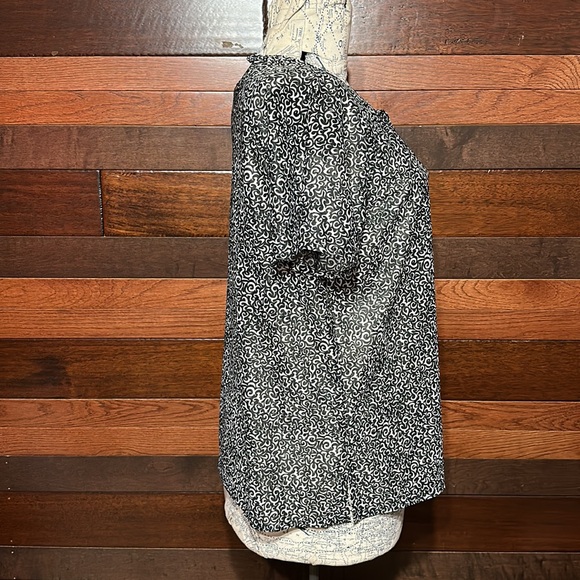 Blair Scoop Neck Short Sleeve Sheer Black and White Geometric Pattern Blouse - Picture 7 of 9